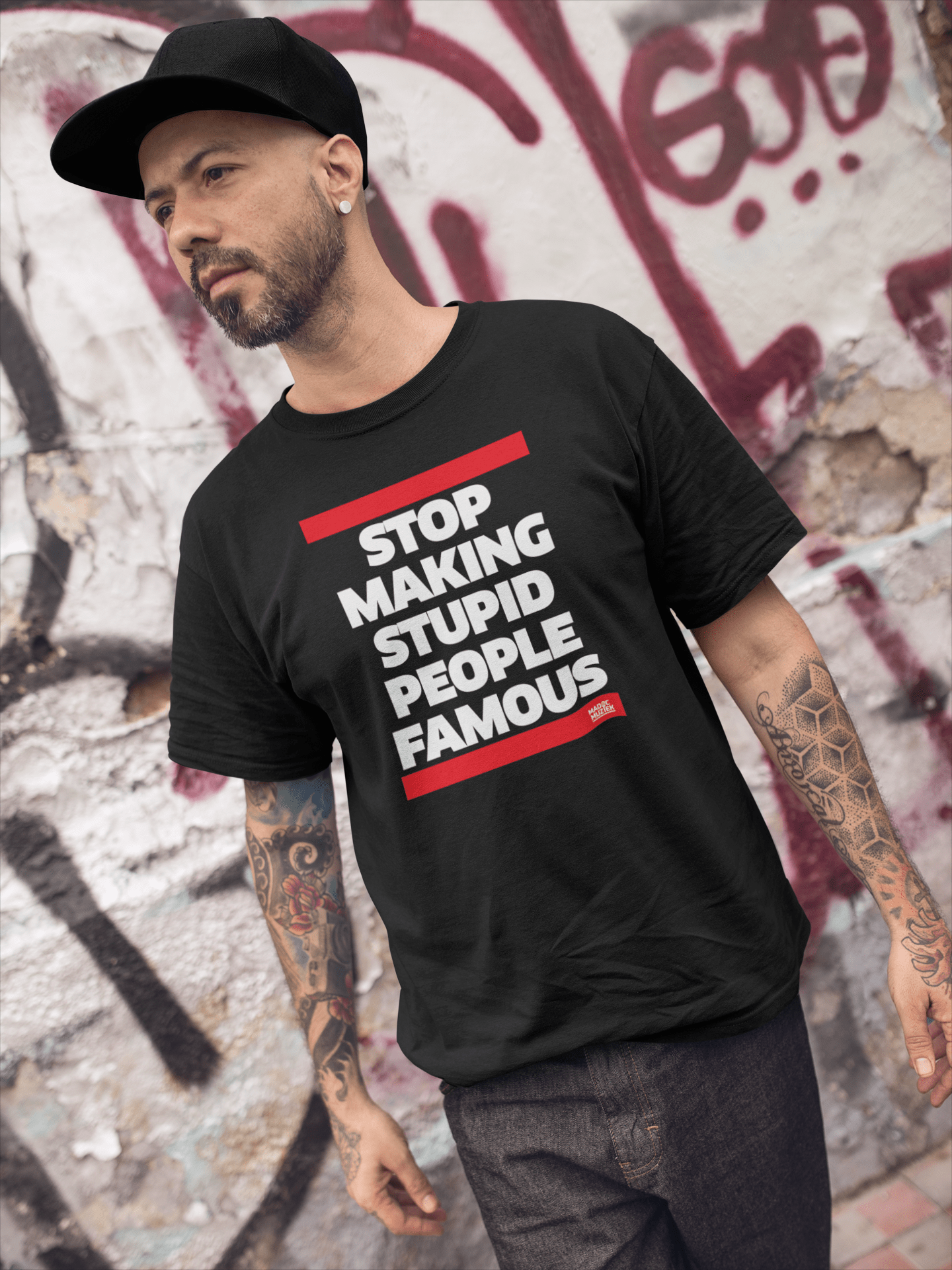 T-shirt 'Stop Making Stupid People Famous' (heren)